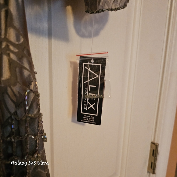 Lovely new evening gown - Picture 3 of 5